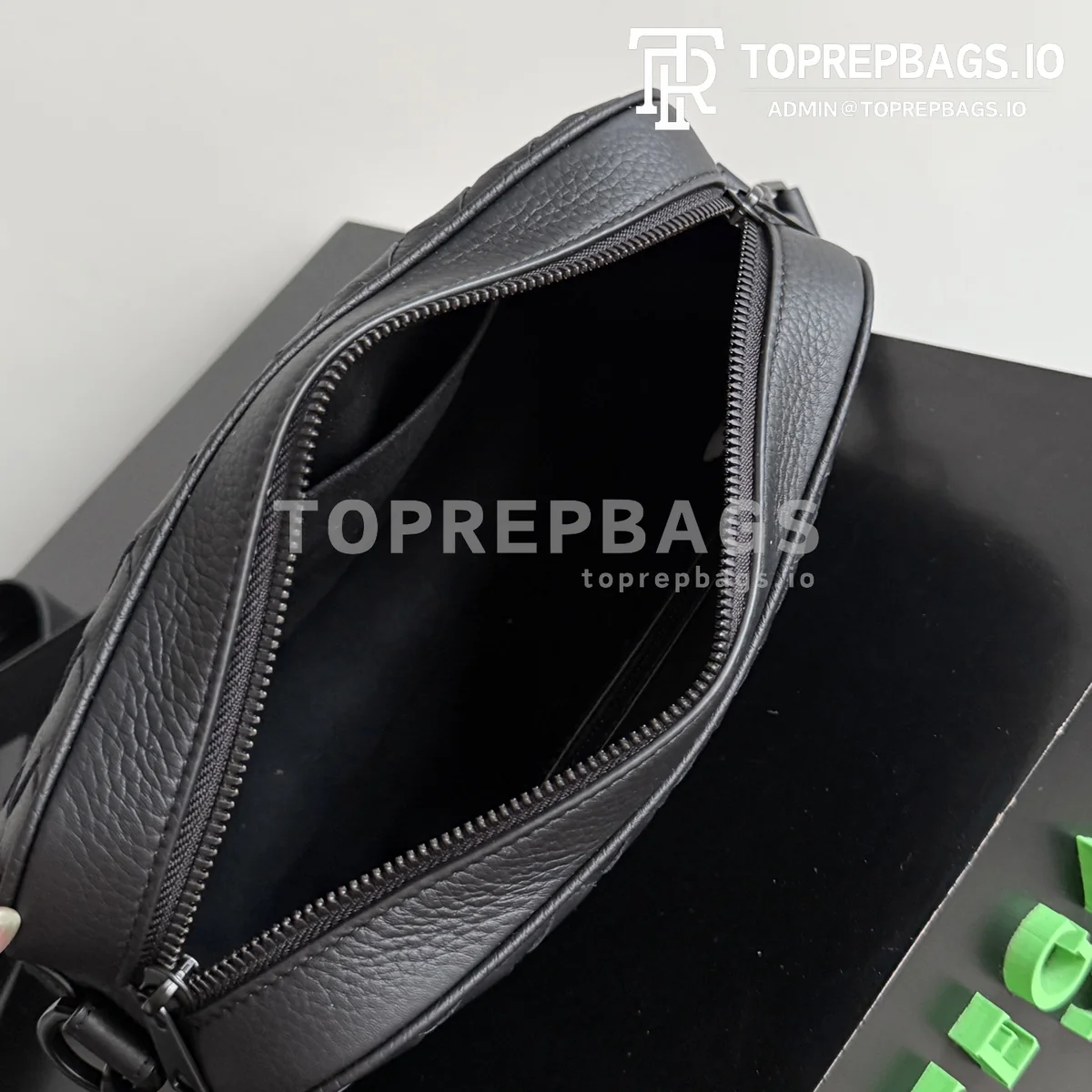 i1776069290775_355_0_5 Bottega Veneta Handbag Camera Bag in Black