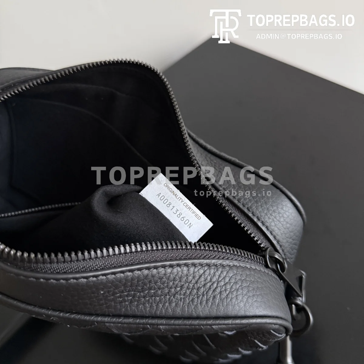 i1776069290864_2621_0_7 Bottega Veneta Handbag Camera Bag in Black