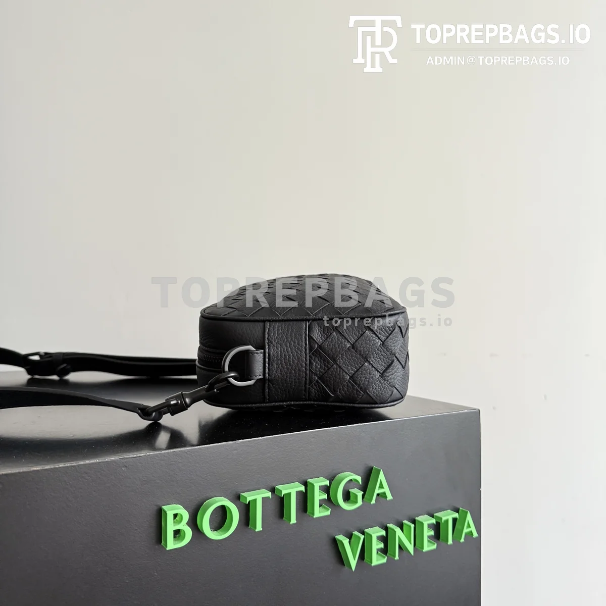 Bottega Veneta Handbag Camera Bag in Black