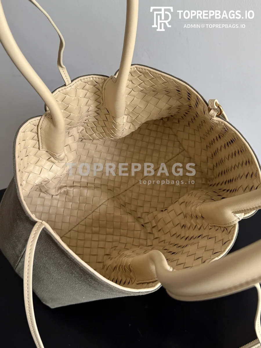 i1776681399834_9243_0_6 Bottega Veneta Pinacoteca Small in Beige