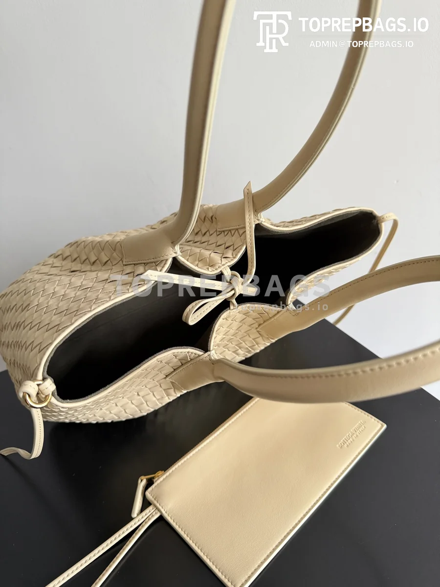 i1776681400760_6079_0_3 Bottega Veneta Pinacoteca Small in Beige
