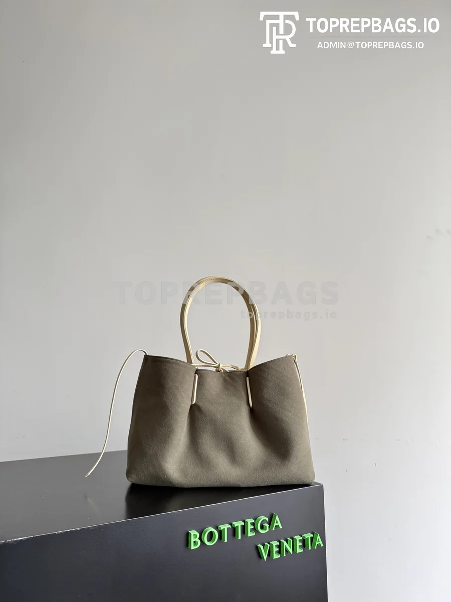 i1776681403123_6973_0_7 Bottega Veneta Pinacoteca Small in Beige