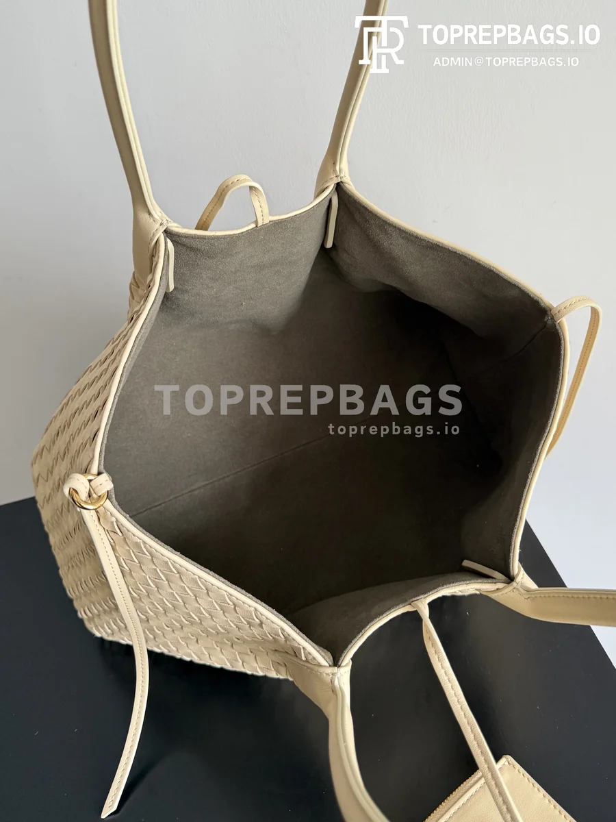 i1776681403460_3057_0_5 Bottega Veneta Pinacoteca Small in Beige