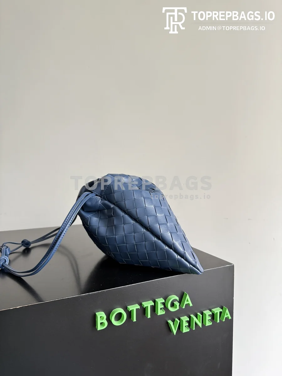 i1776681509880_1802_0_3 Bottega Veneta Dustbag 22 Bag Hobo in Blue