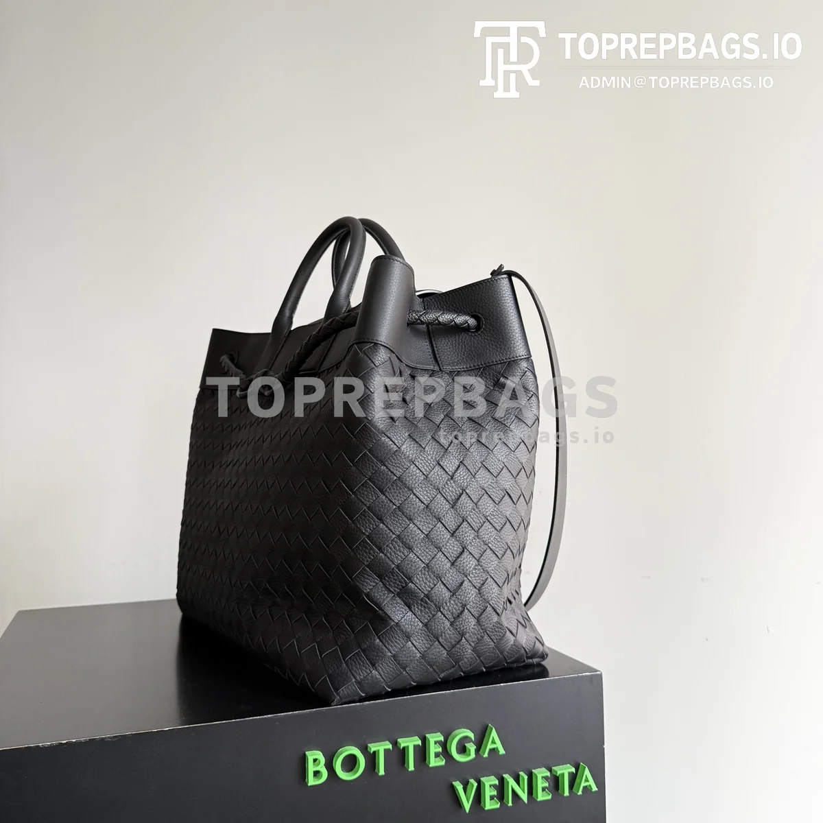 Bottega Veneta Andiamo Voyager in Black