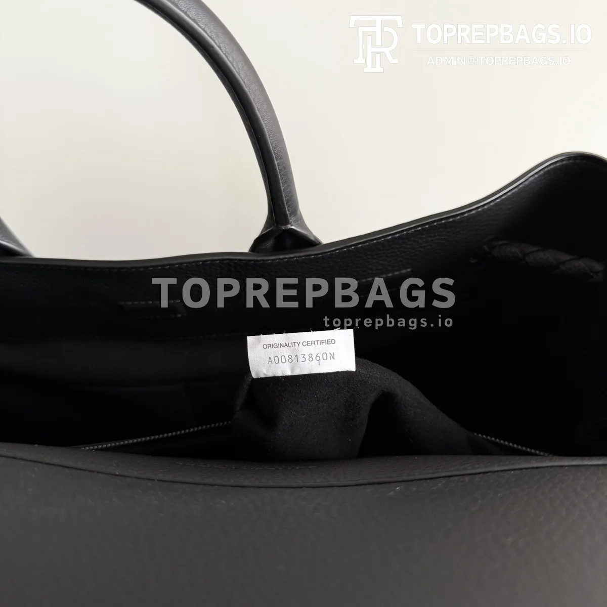 i1776681603132_5626_0_7 Bottega Veneta Andiamo Voyager in Black