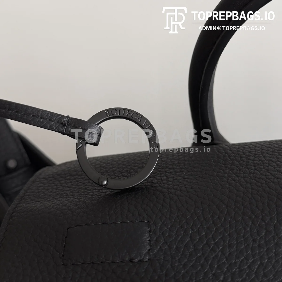 i1776681603886_8966_0_6 Bottega Veneta Andiamo Voyager in Black