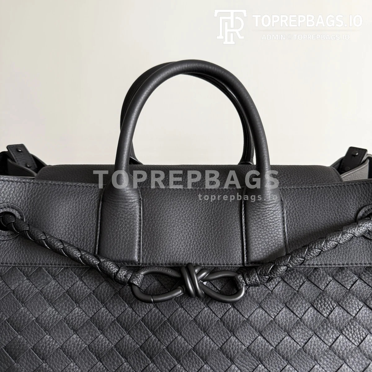 i1776681604578_1796_0_2 Bottega Veneta Andiamo Voyager in Black