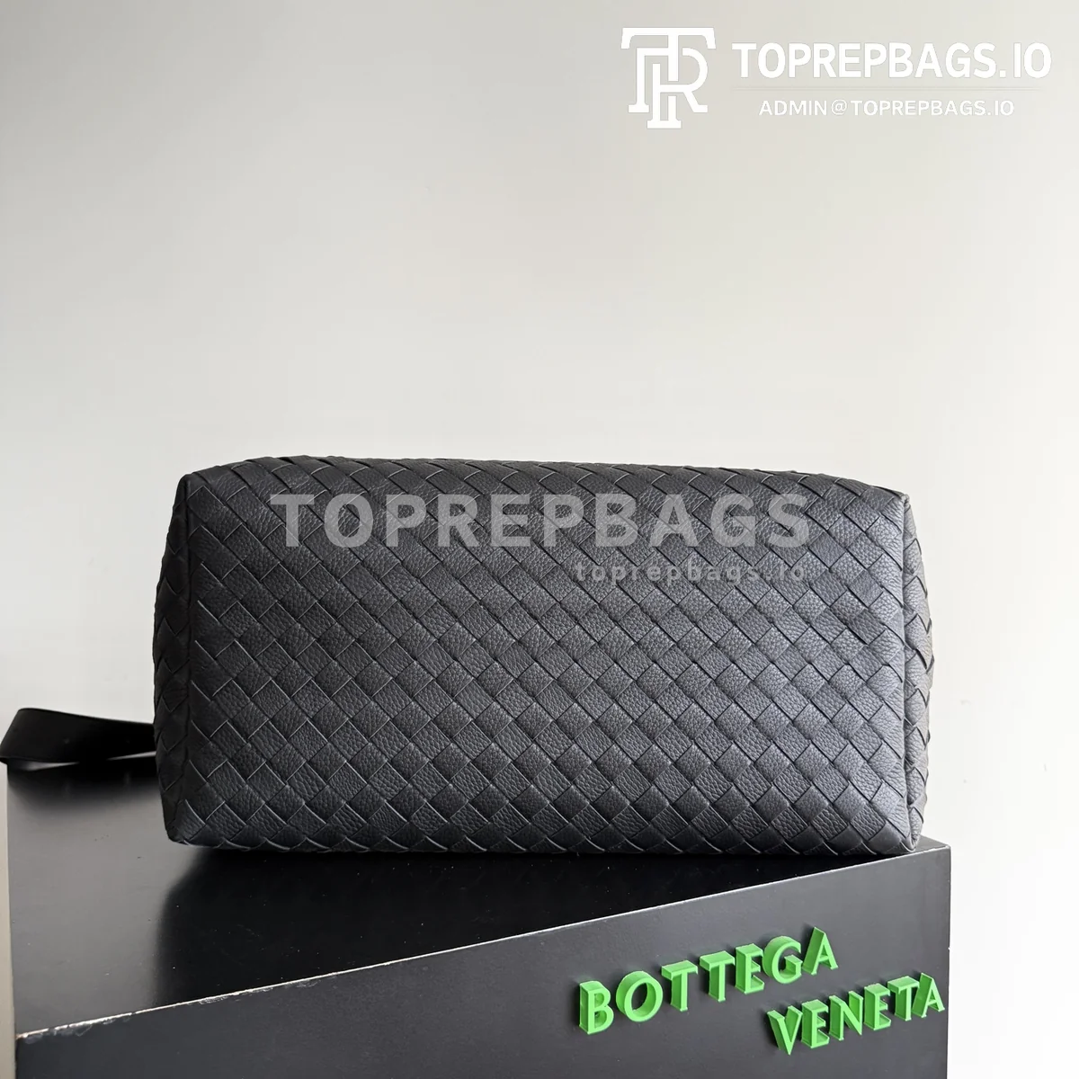 i1776681606045_491_0_5 Bottega Veneta Andiamo Voyager in Black
