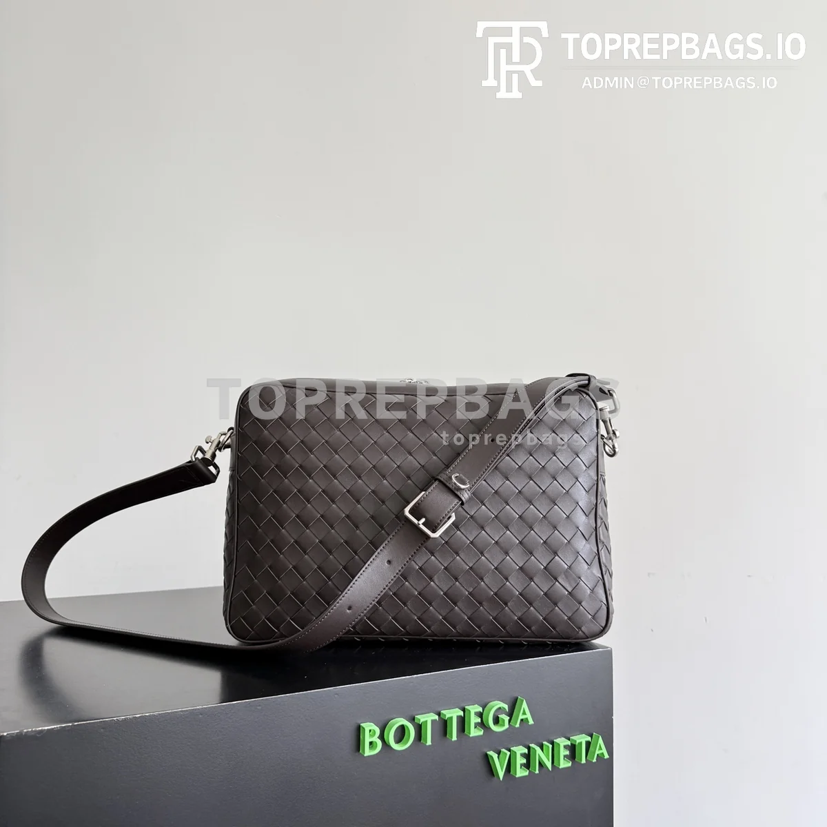i1777288996817_6266_0_5 Bottega Veneta Large Handbag Camera Bag in Brown