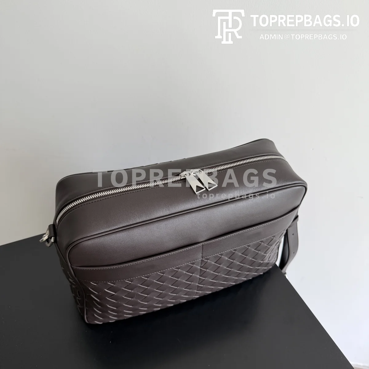 i1777288997188_1016_0_2 Bottega Veneta Large Handbag Camera Bag in Brown