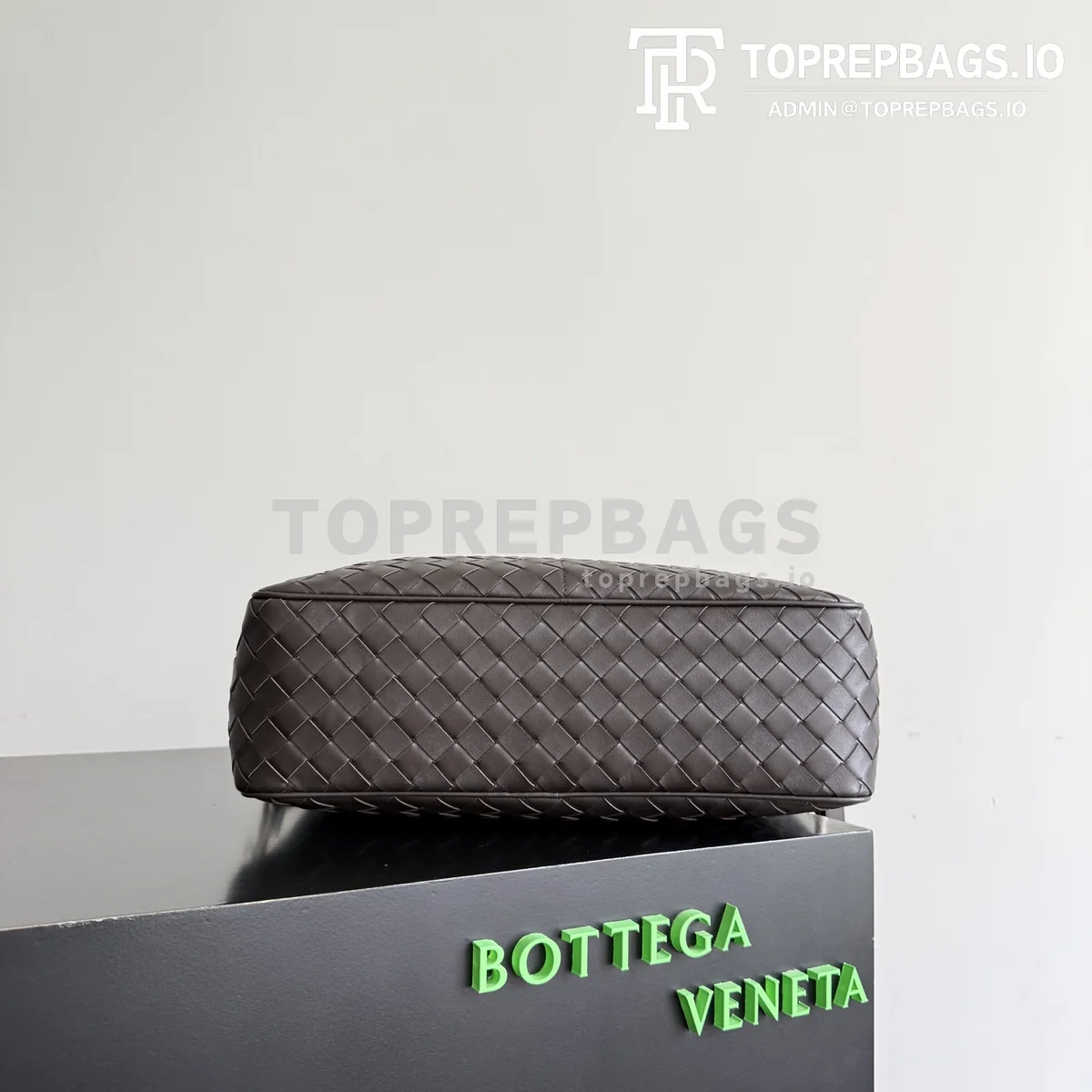 i1777288997756_2292_0_3 Bottega Veneta Large Handbag Camera Bag in Brown