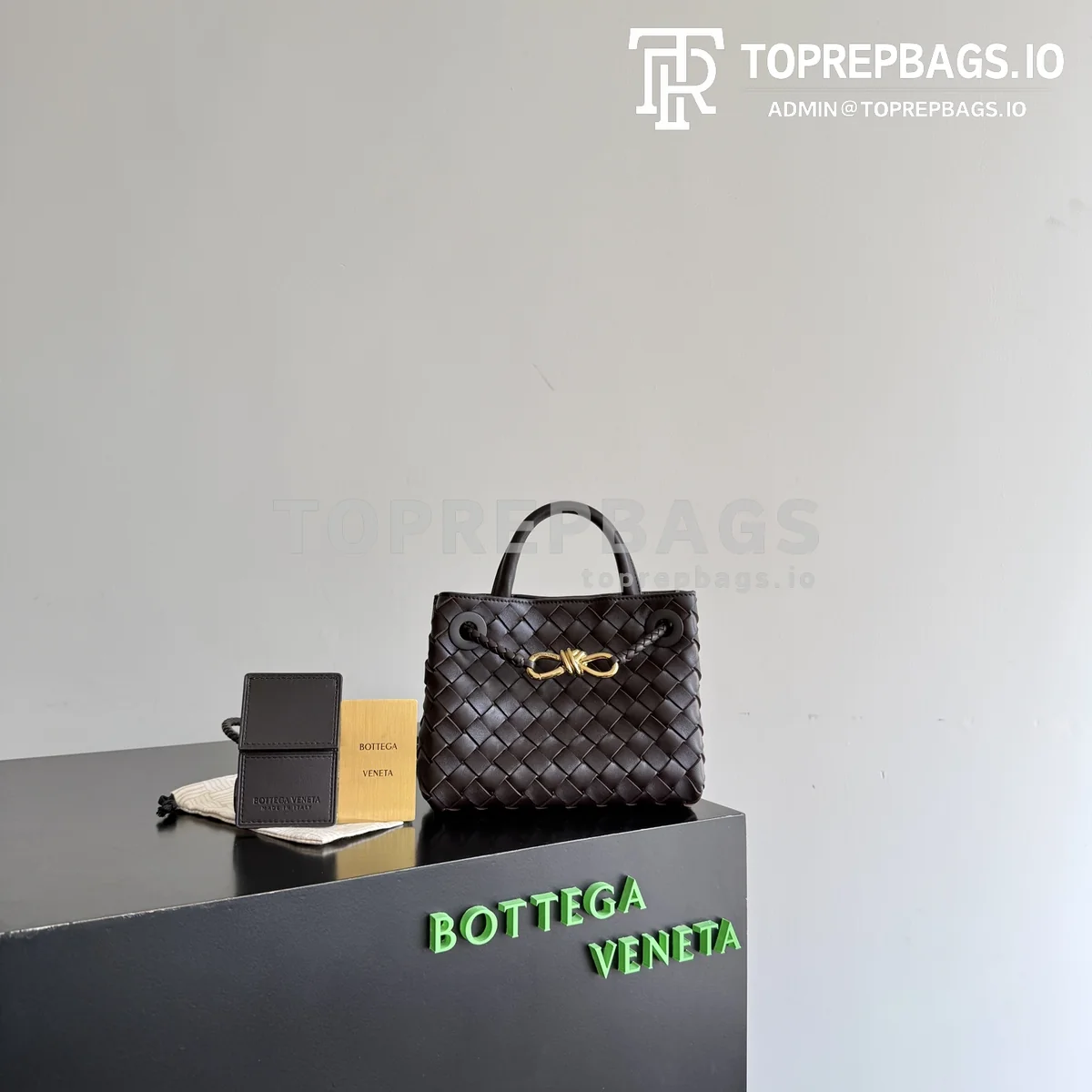 i1777703600502_9039_0_8 Bottega Veneta Andiamo Mini in Brown
