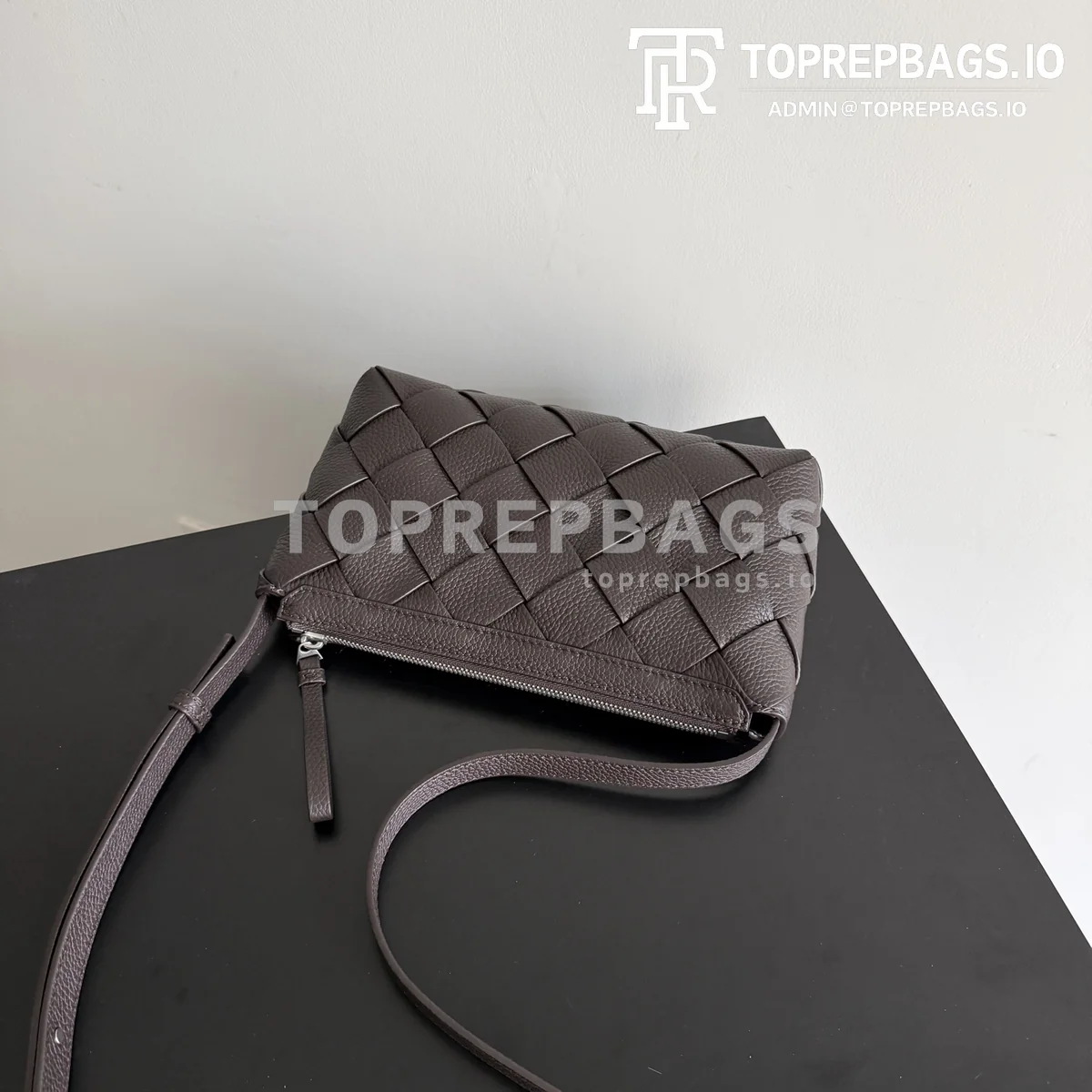 i1777712387294_8867_0_4 Bottega Veneta Diago in Brown