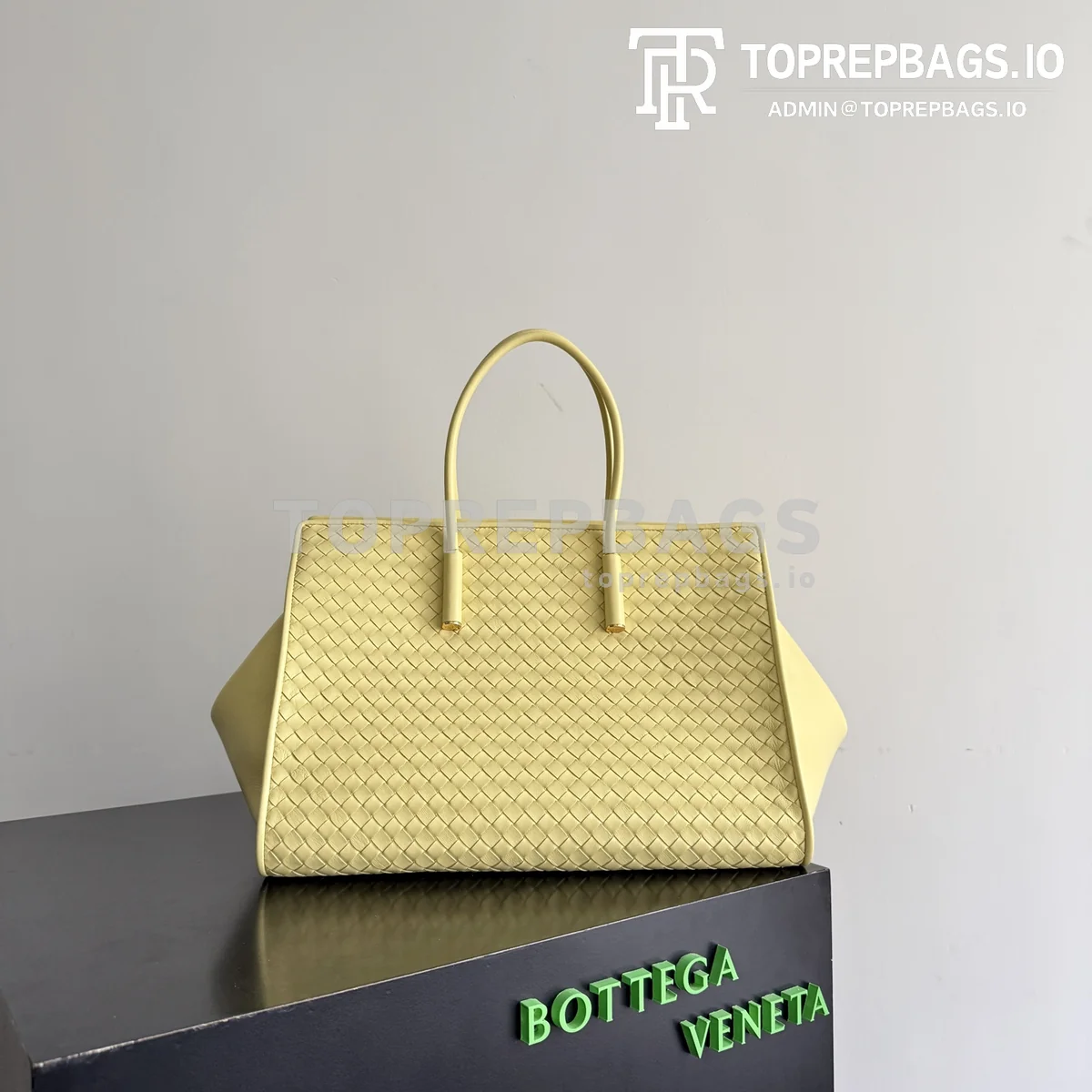 i1777712616352_3208_0_0 Bottega Veneta Barbara in Yellow