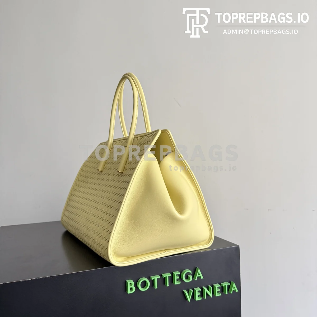 i1777712618876_9115_0_2 Bottega Veneta Barbara in Yellow