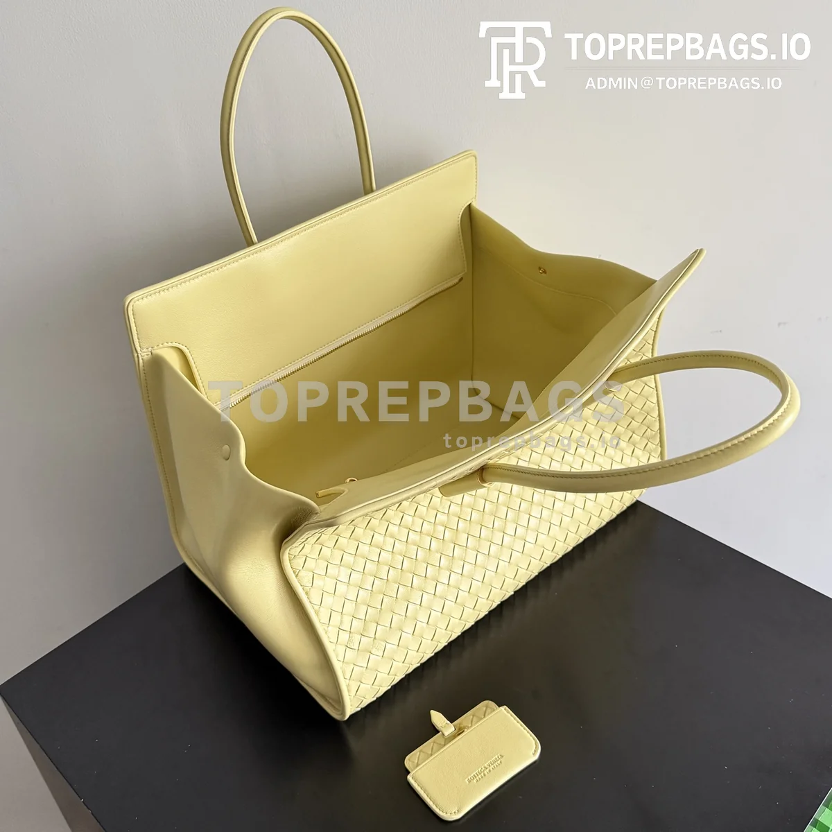 i1777712619000_5451_0_4 Bottega Veneta Barbara in Yellow