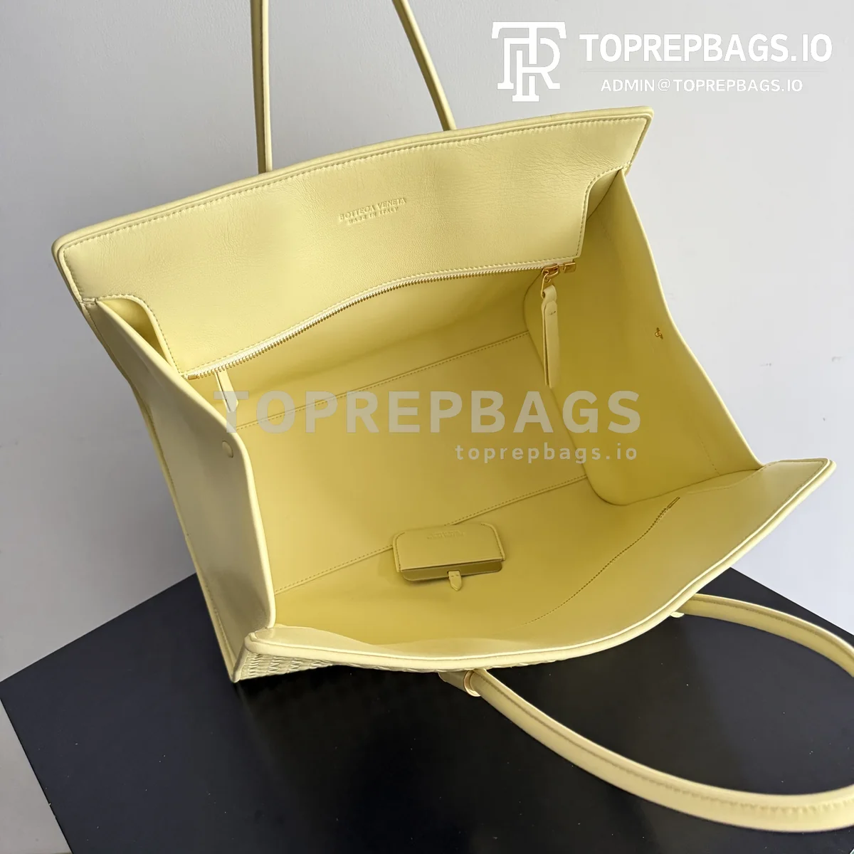 i1777712619175_5279_0_8 Bottega Veneta Barbara in Yellow
