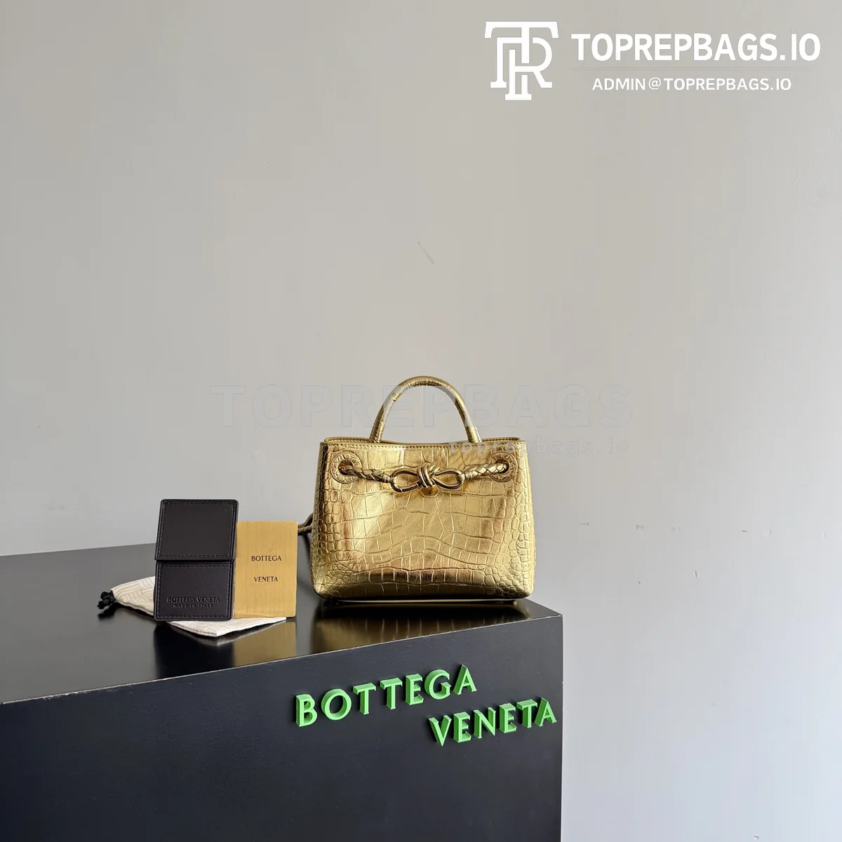 i1777713549665_8709_0_0 Bottega Veneta Andiamo 777614 Crocodile Leather Gold-tone Hardware Top Handle Bag detailed product image