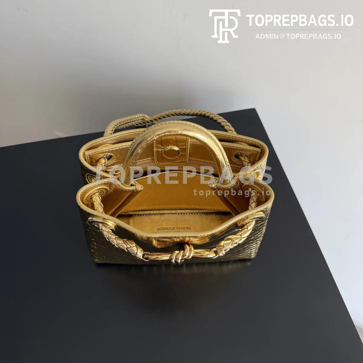 i1777713549671_4035_0_8 Bottega Veneta Andiamo 777614 Crocodile Leather Gold-tone Hardware Top Handle Bag detailed product image