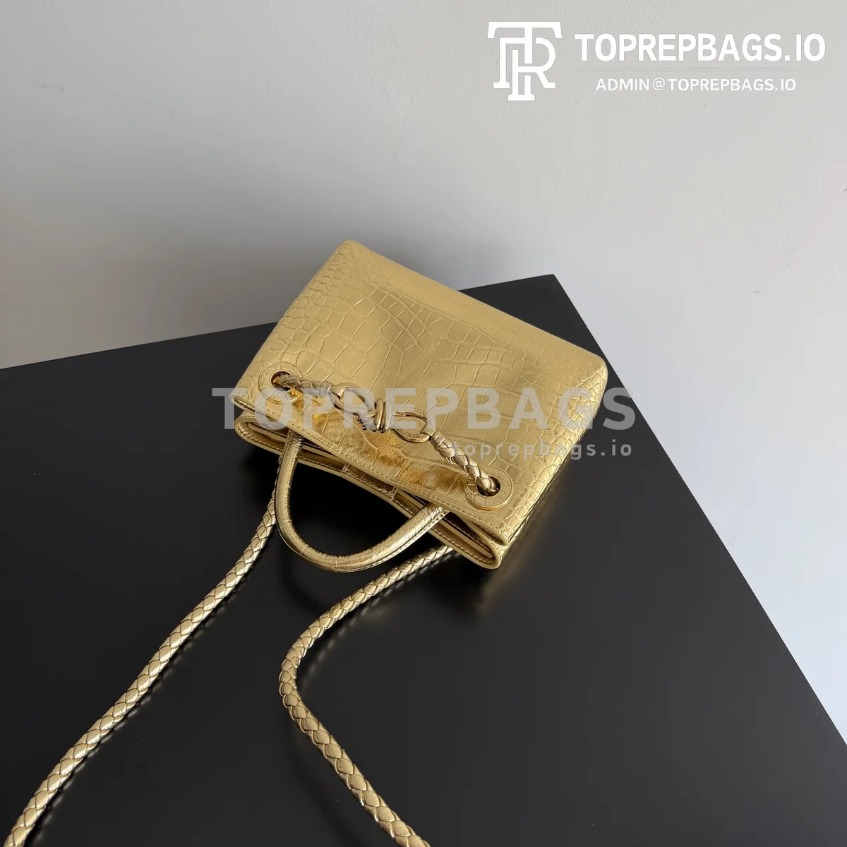 i1777713549689_8269_0_3 Bottega Veneta Andiamo 777614 Crocodile Leather Gold-tone Hardware Top Handle Bag detailed product image