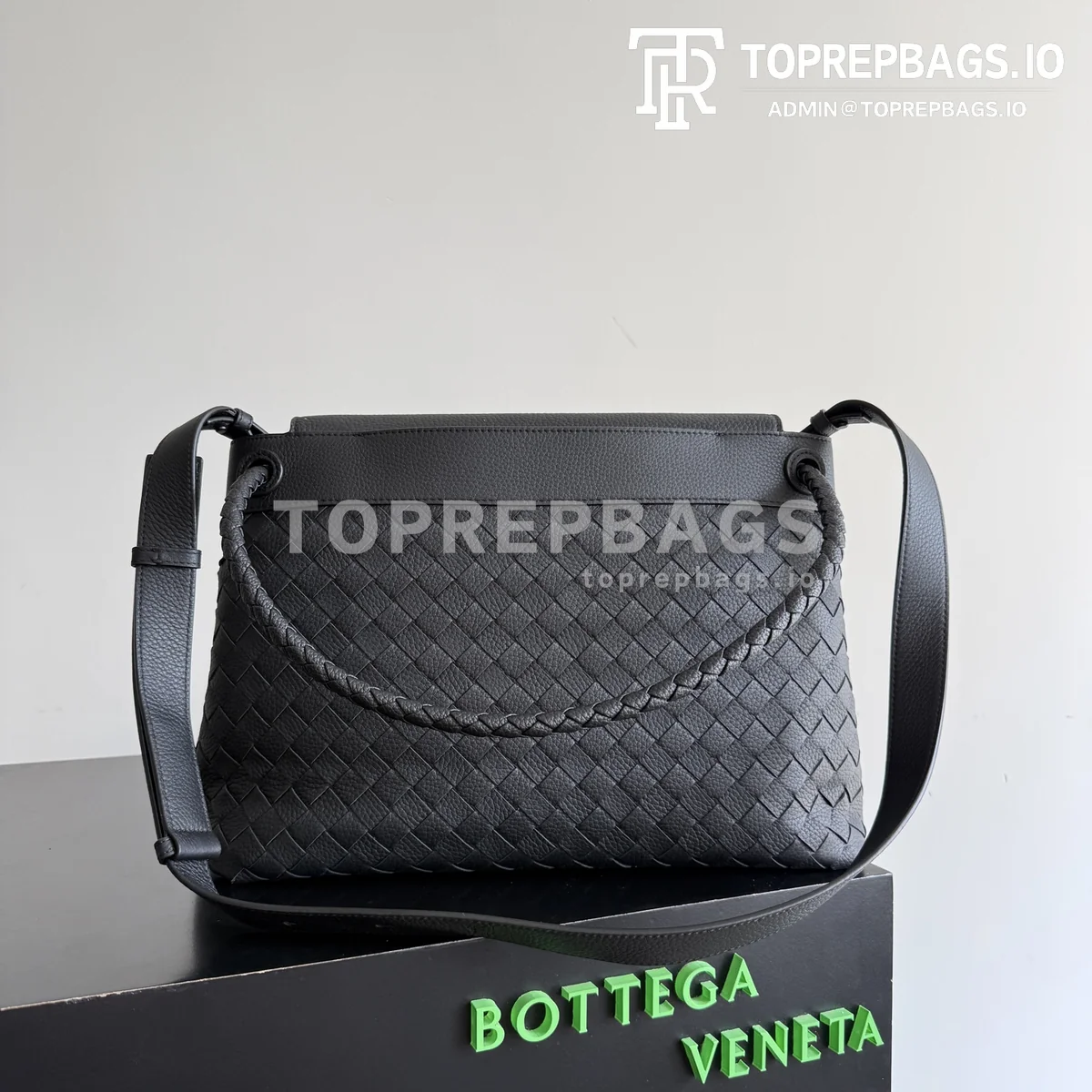 i1777714047295_3019_0_2 Bottega Veneta Andiamo Messenger in Black