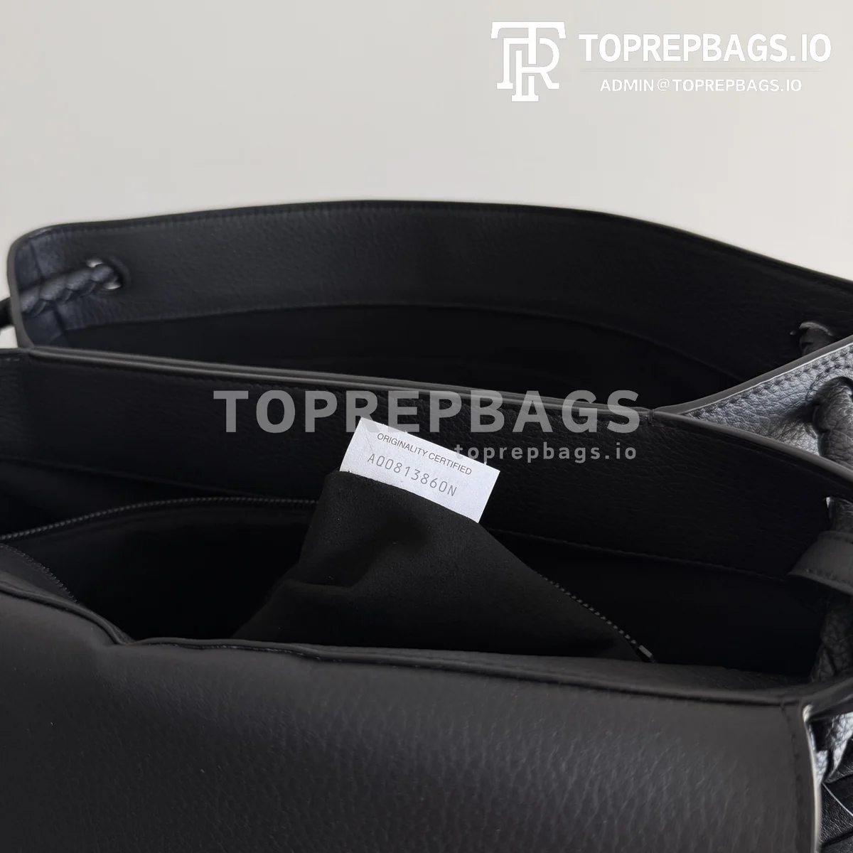 i1777714047539_3735_0_7 Bottega Veneta Andiamo Messenger in Black