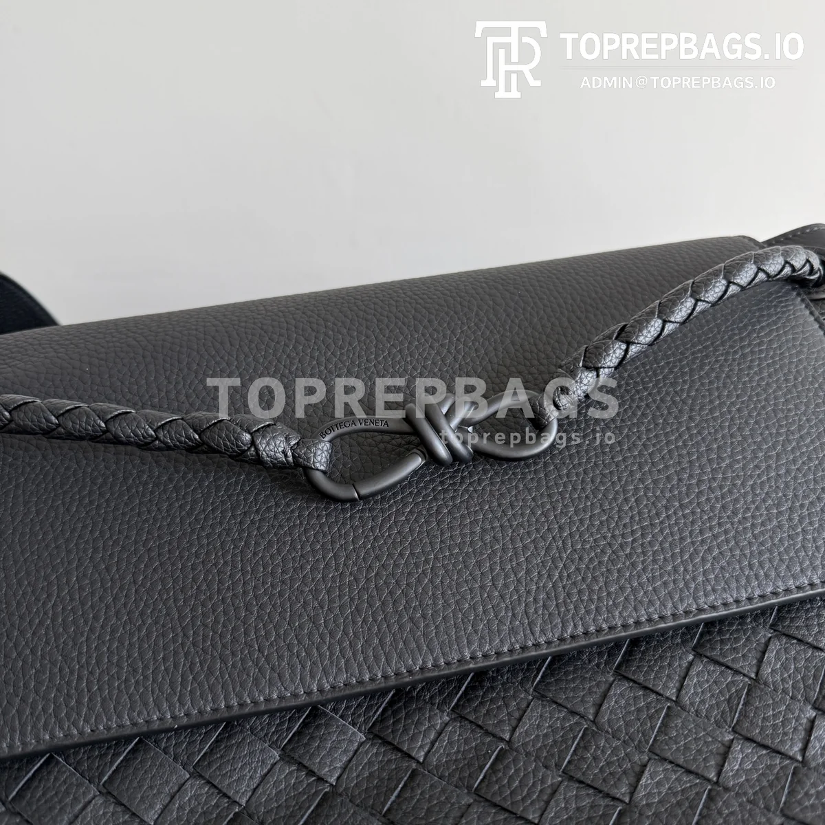 i1777714051089_1799_0_4 Bottega Veneta Andiamo Messenger in Black