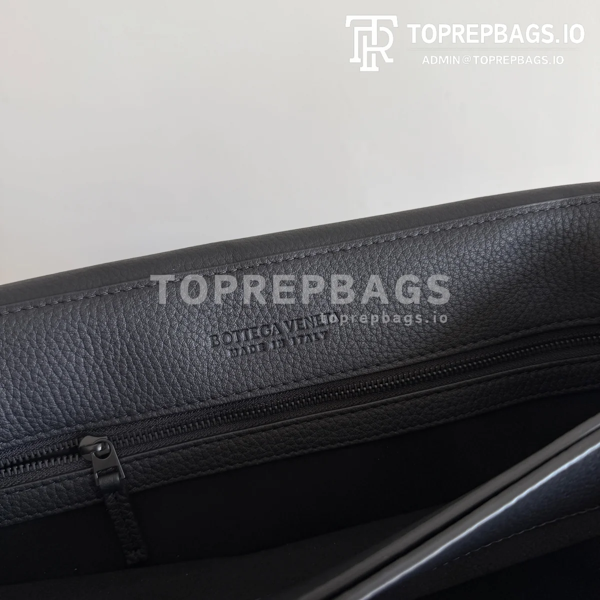 i1777714051352_9854_0_6 Bottega Veneta Andiamo Messenger in Black