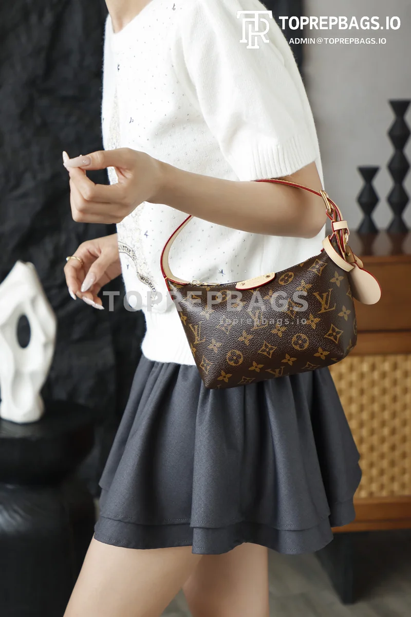 i1777973362302_2428_0_0 Louis Vuitton Pochette Hills in Brown