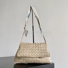 Bottega Veneta Dustbag Giorno in Beige