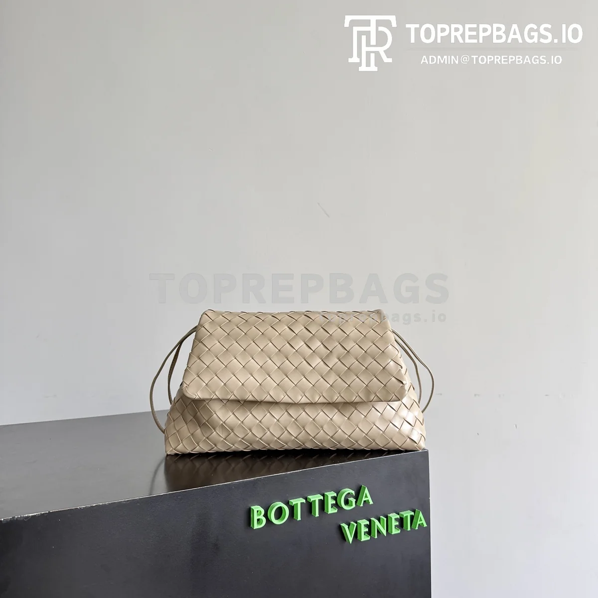 i1778496800536_7945_0_0 Bottega Veneta Dustbag Giorno in Beige