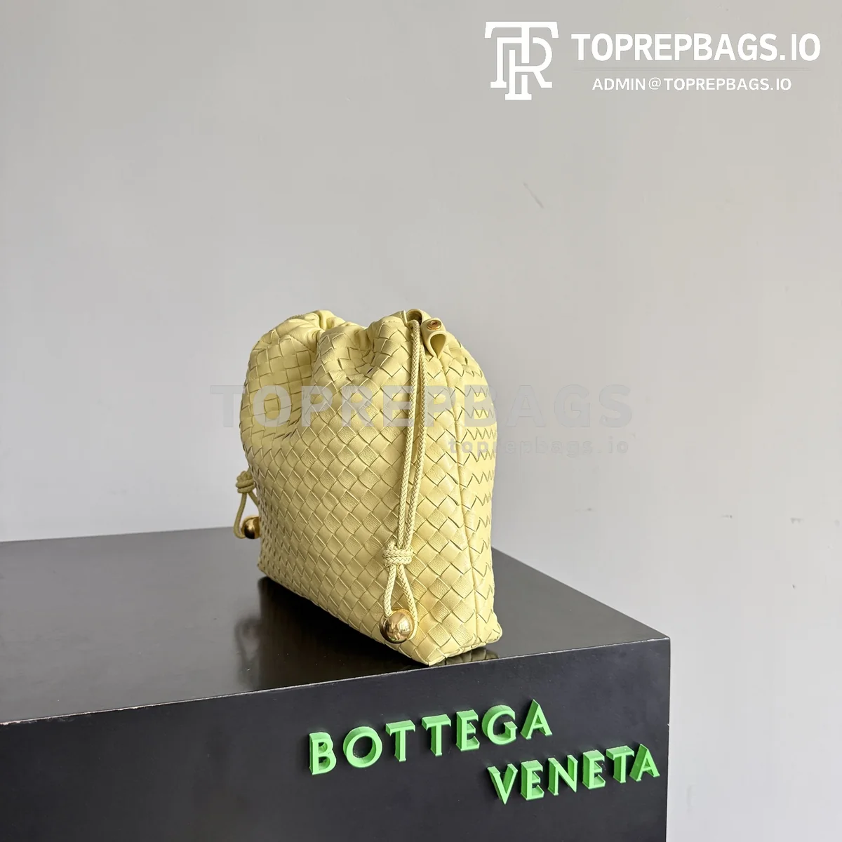 Bottega Veneta Dustbag Hobo in Yellow