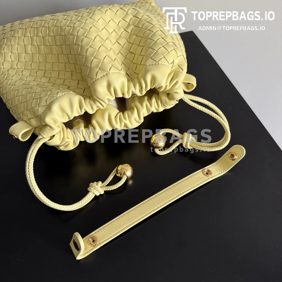 i1778496829677_2068_0_8 Bottega Veneta Dustbag Hobo in Yellow