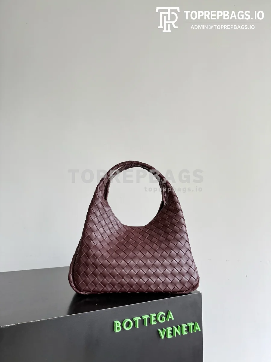 i1778497740306_8456_0_0 Bottega Veneta Campana in Burgundy