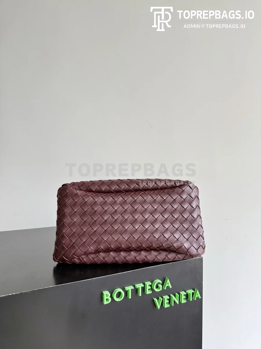 i1778497756289_2564_0_2 Bottega Veneta Campana in Burgundy