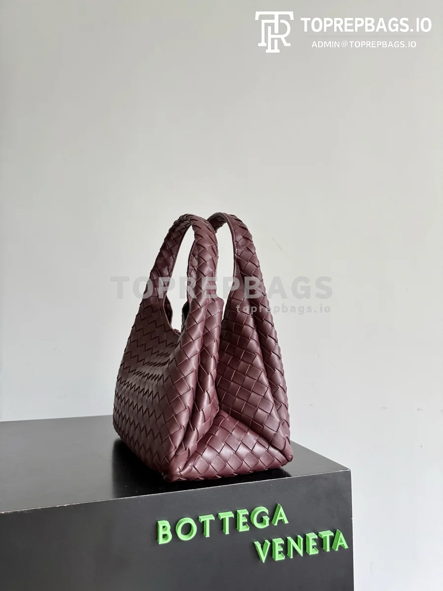 i1778497764030_3756_0_1 Bottega Veneta Campana in Burgundy