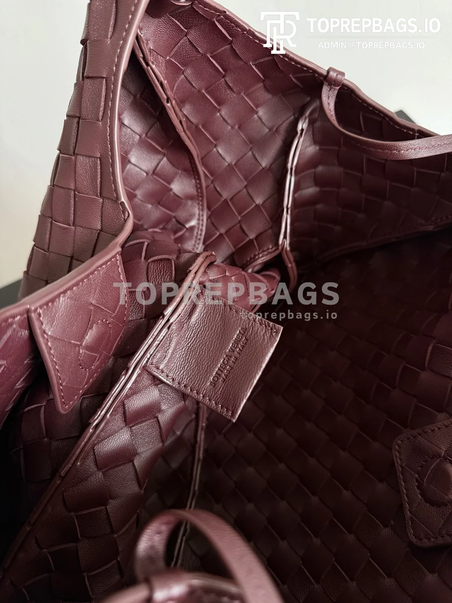i1778497772281_5652_0_7 Bottega Veneta Campana in Burgundy