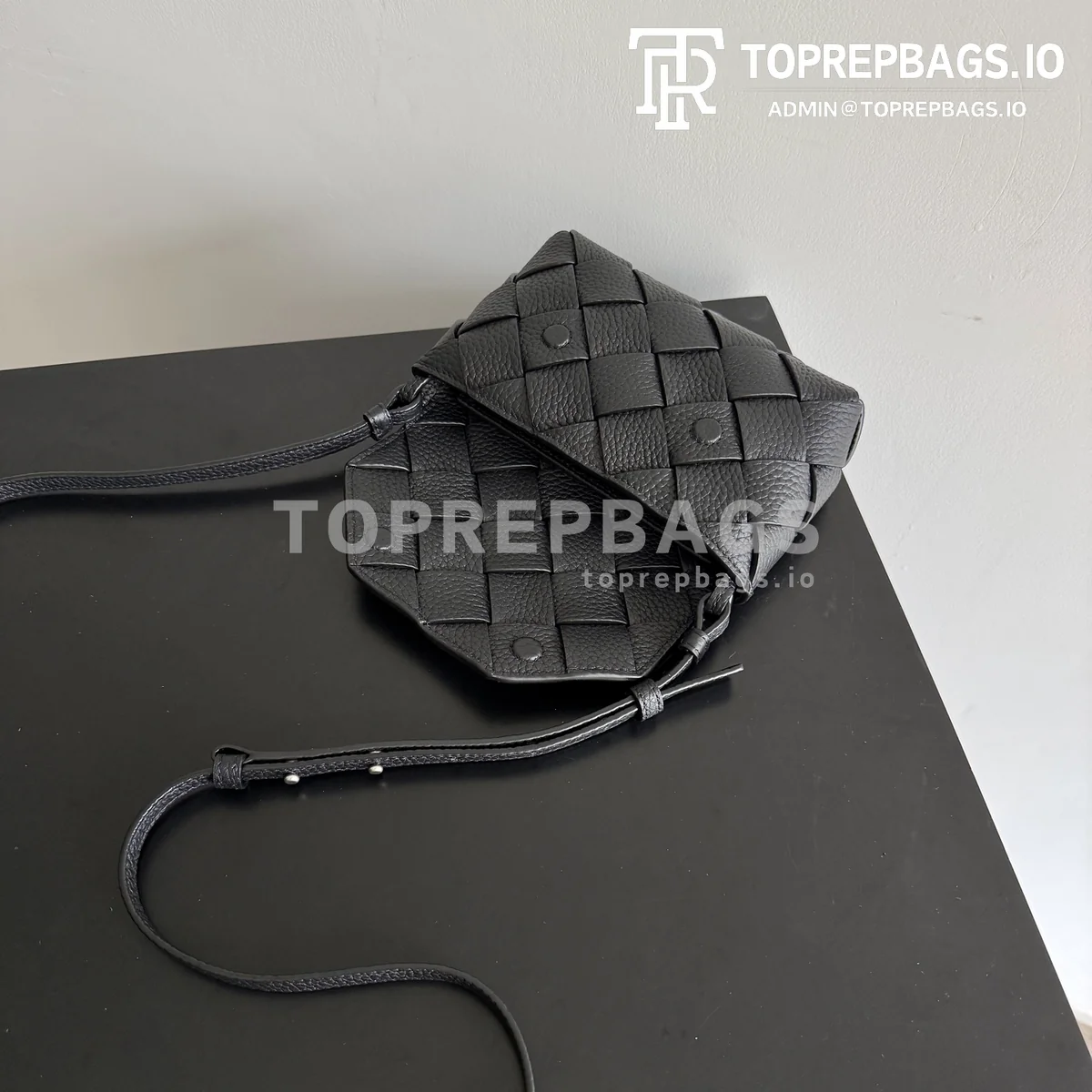 i1778669675851_1516_0_4 Bottega Veneta Diago in Black