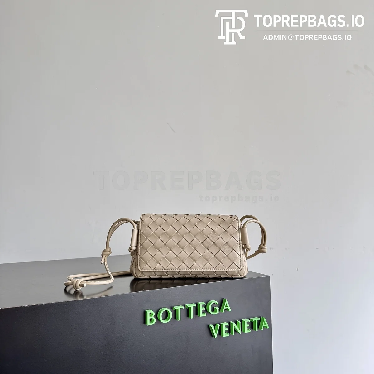 i1778669717522_7622_0_0 Bottega Veneta Notturno in Taupe