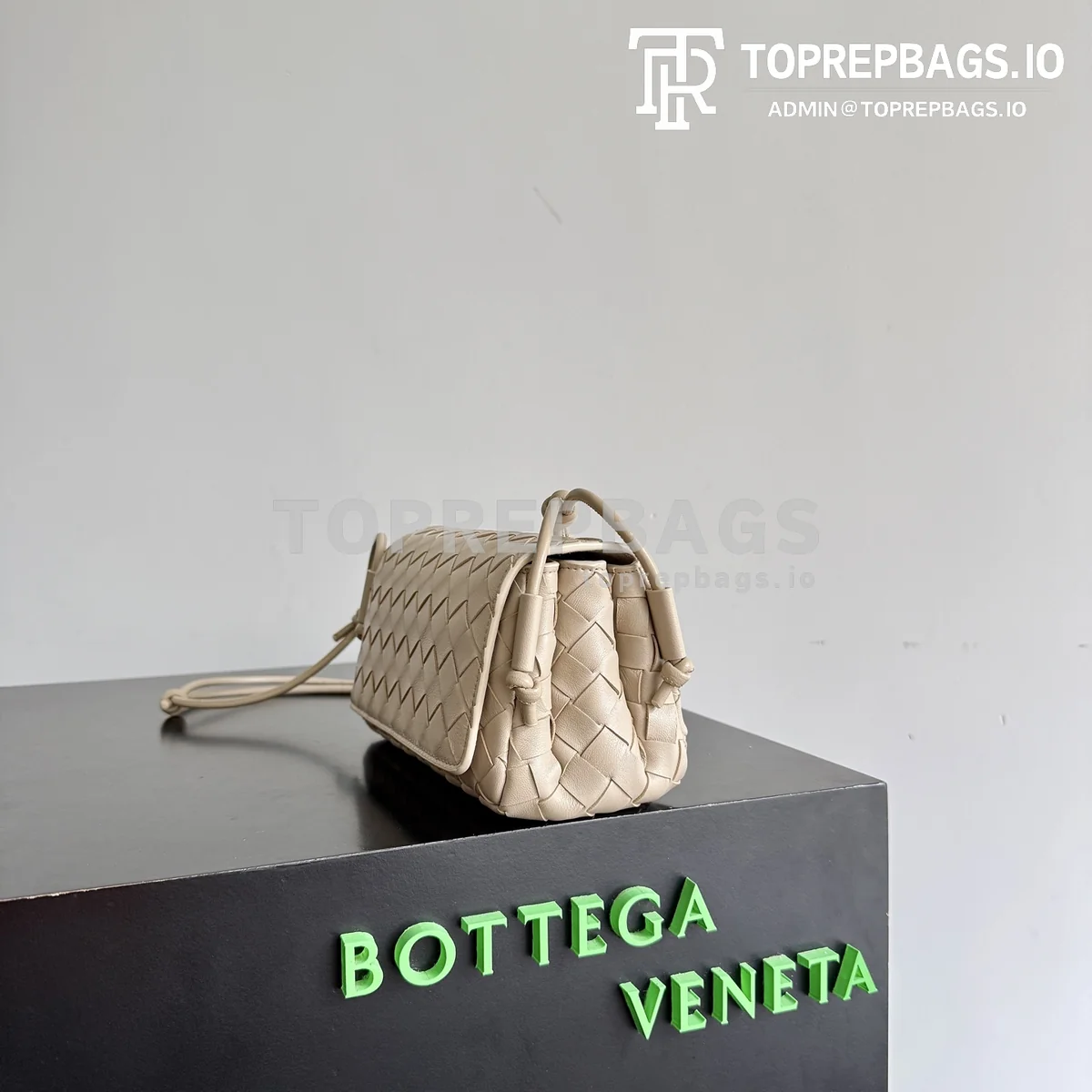 Bottega Veneta Notturno in Taupe