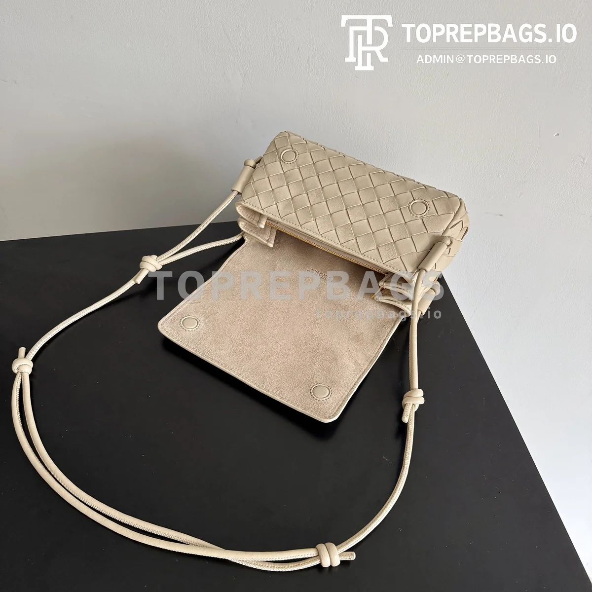 i1778669737479_3055_0_4 Bottega Veneta Notturno in Taupe