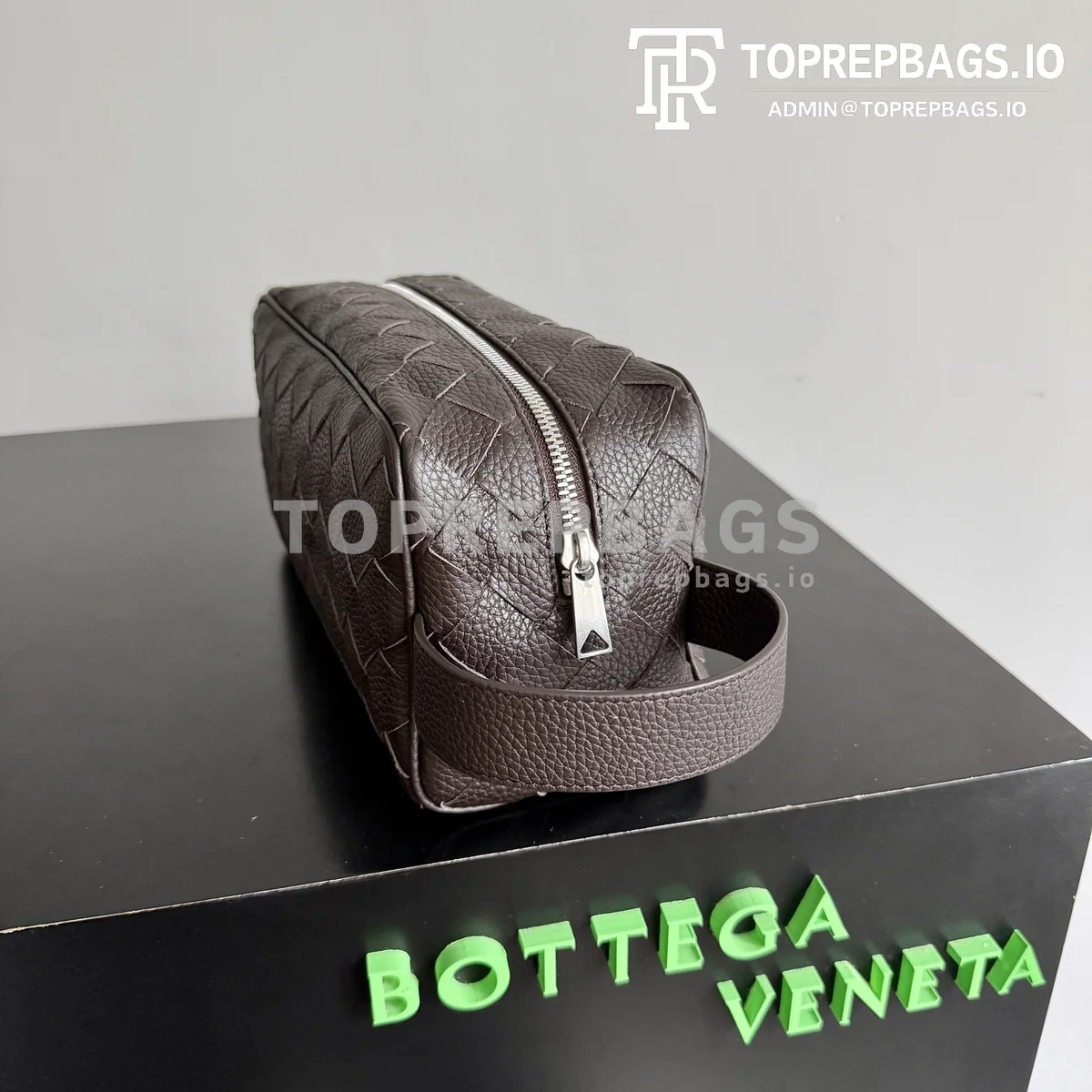 Bottega Veneta Intrecciato in Brown