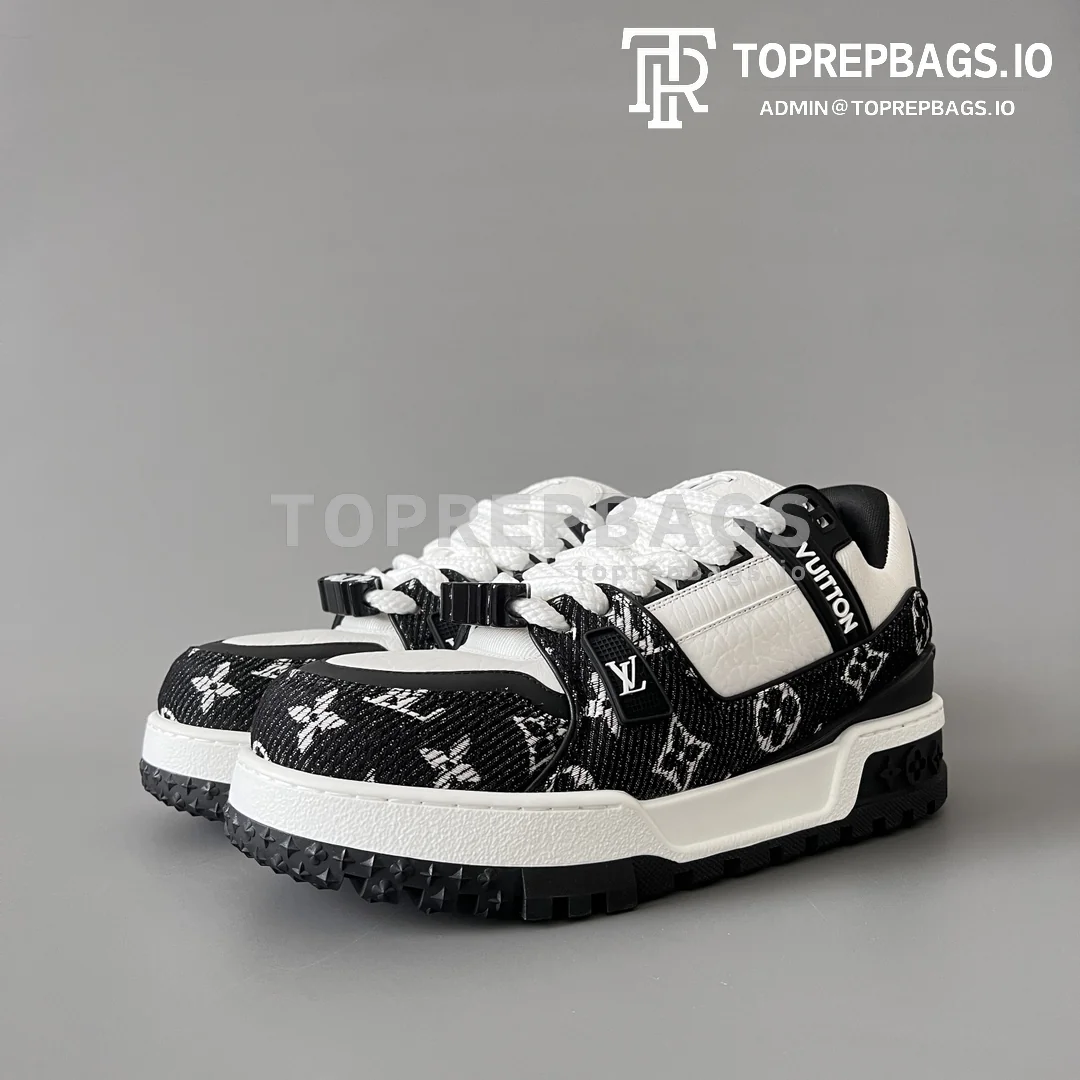 Louis Vuitton in Black