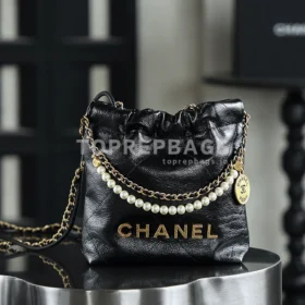Chanel 22 Bag Mini in Black