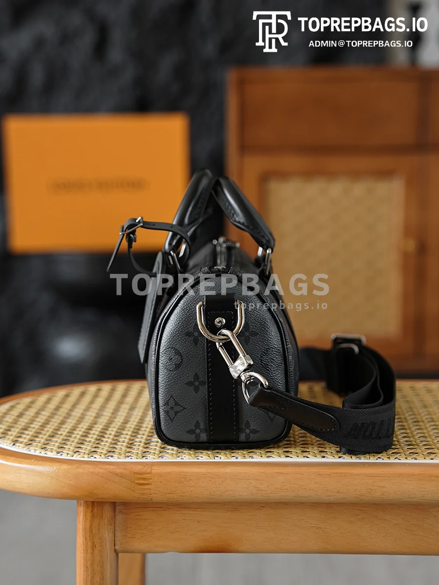 Louis Vuitton Keepall in Black