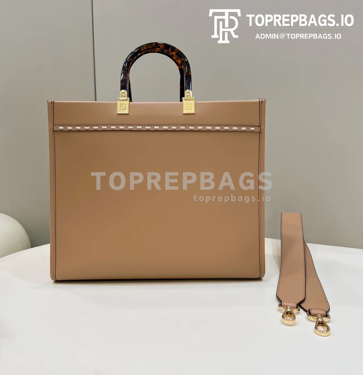 Fendi Sunshine Shopper in Beige