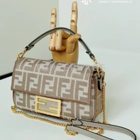 Fendi Baguette in Taupe